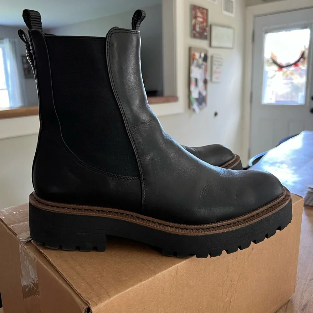 Sam Edelman Chelsea Boot - Picture 1 of 14